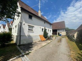 Hauptbild Fachwerkcharme trifft Potenzial - Zweifamilienhaus mit großer Scheune in Sachsenheim-Ochsenbach